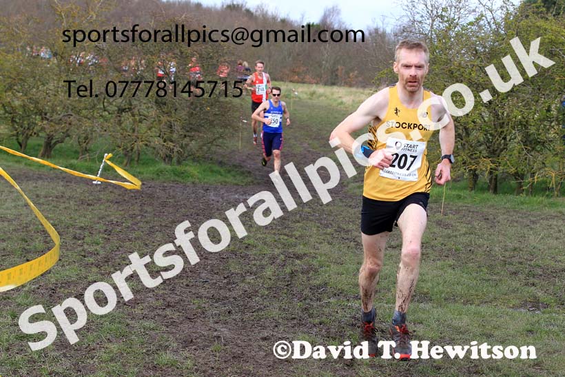 Men 35 to 60 in the 2023 BMAF Cross Country Champs., Wallsend. Photo: David T. Hewitson/Sports for All Pics